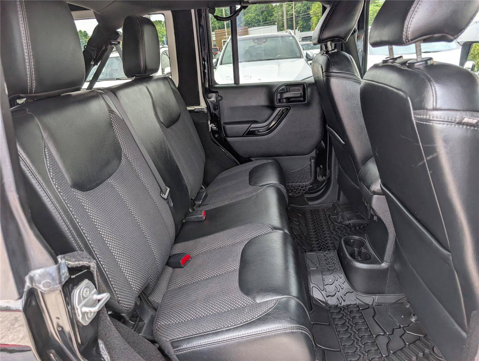 Used 2016 Jeep Wrangler Unlimited Sahara AWD/4WD image 12