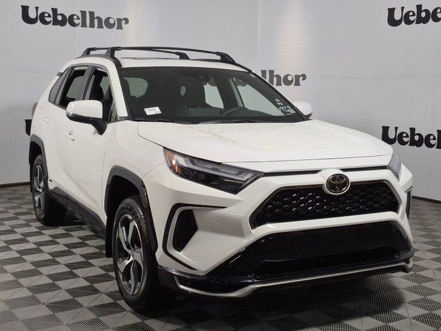 New 2025 Toyota RAV4 SE