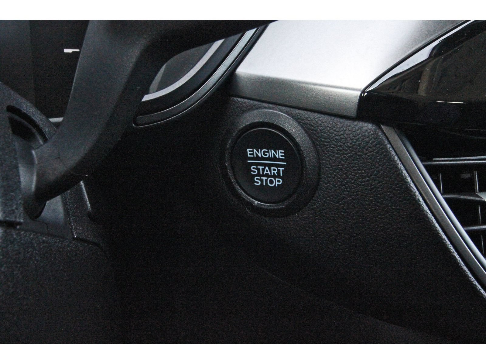Used 2025 Ford Escape Active FWD image 23