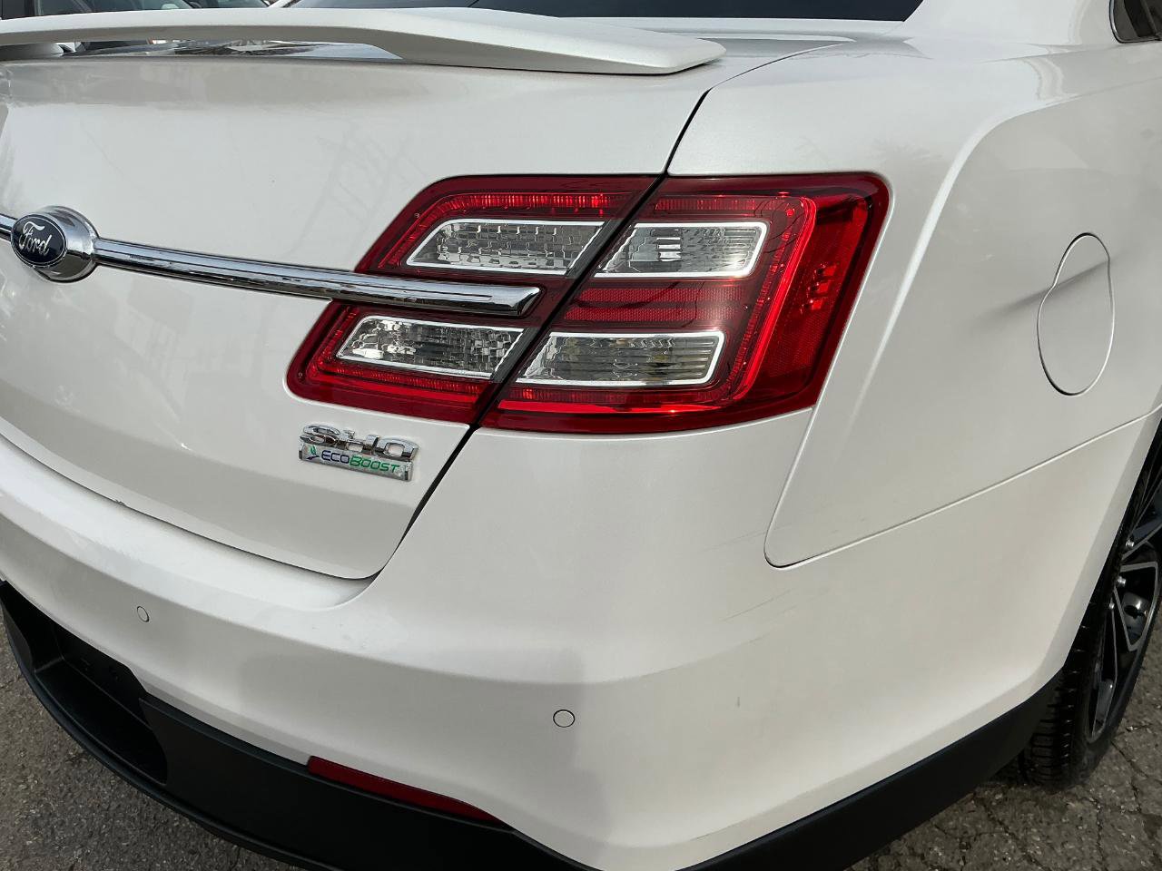 Used 2013 Ford Taurus SHO image 11