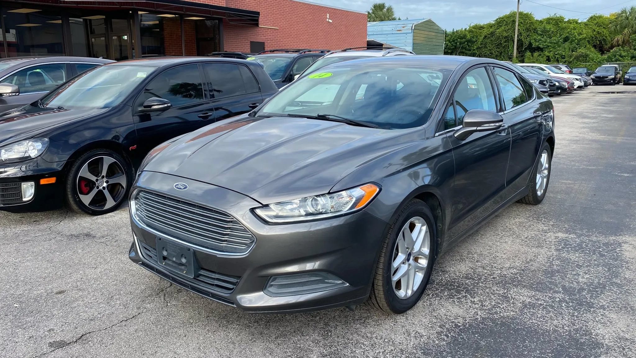 Used 2014 Ford Fusion SE FWD image 4