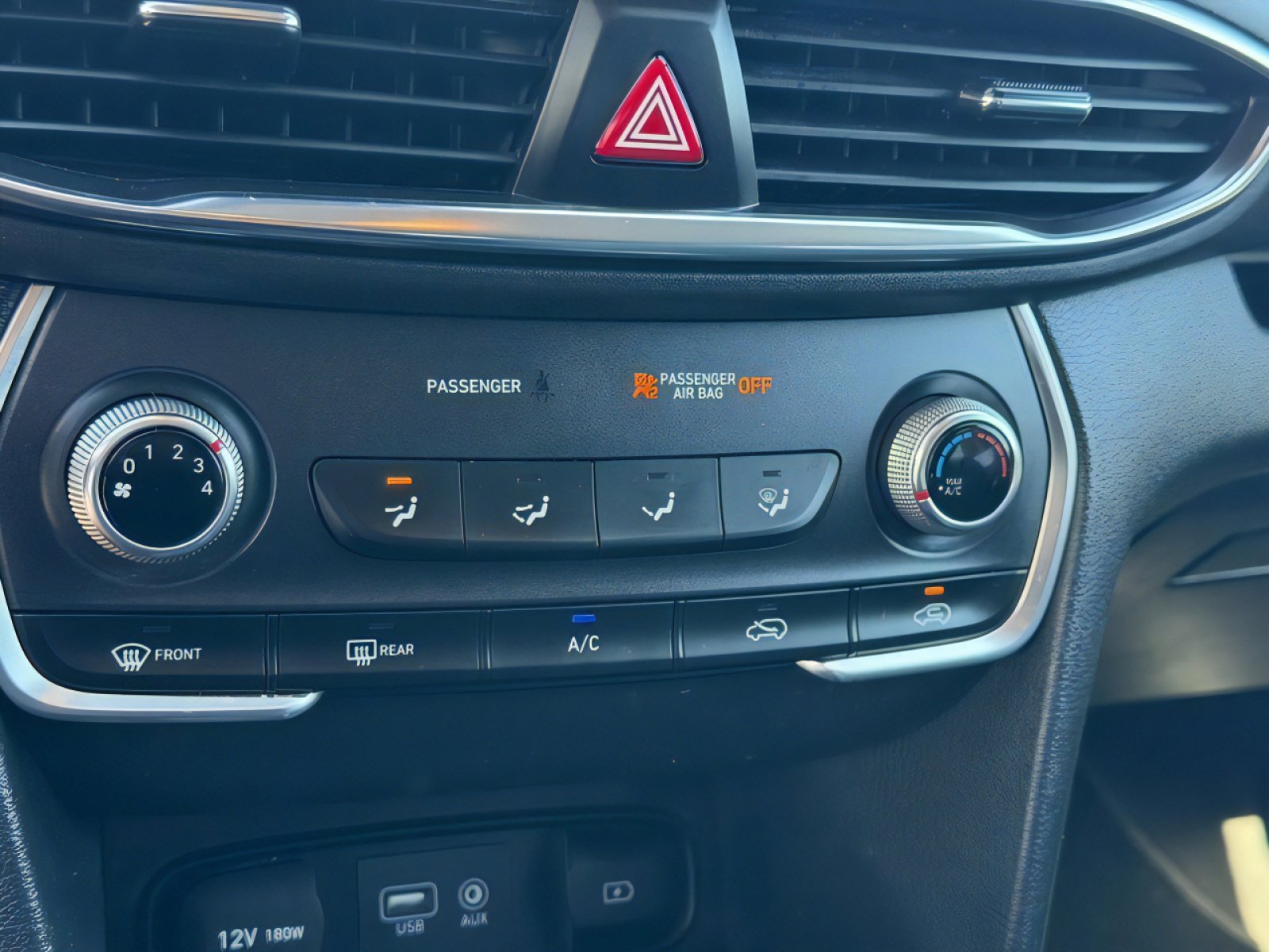 Used 2020 Hyundai Santa Fe SE image 27