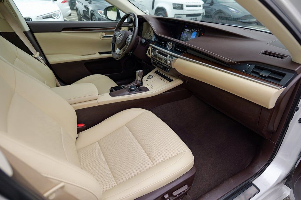Used 2018 Lexus ES 350 w/ Premier Package image 34