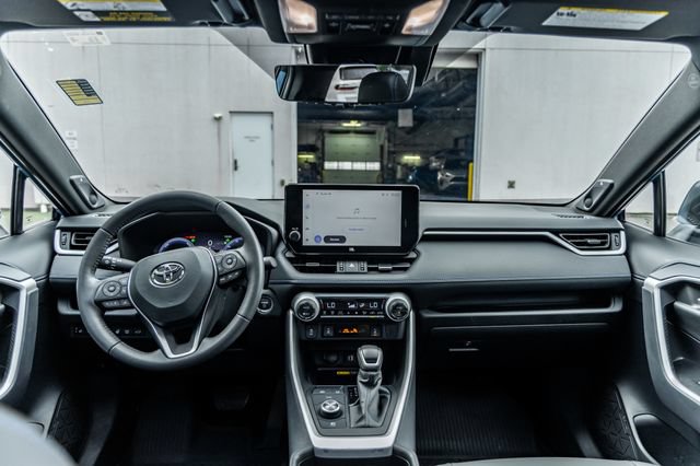 Certified 2025 Toyota RAV4 XSE w/ Advanced Technology Package AWD/4WD image 26