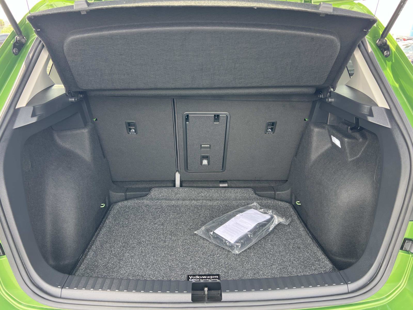 Used 2025 Volkswagen Taos SE w/ Panoramic Sunroof Package image 24