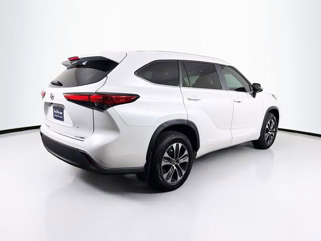 Used 2023 Toyota Highlander XLE AWD/4WD image 8