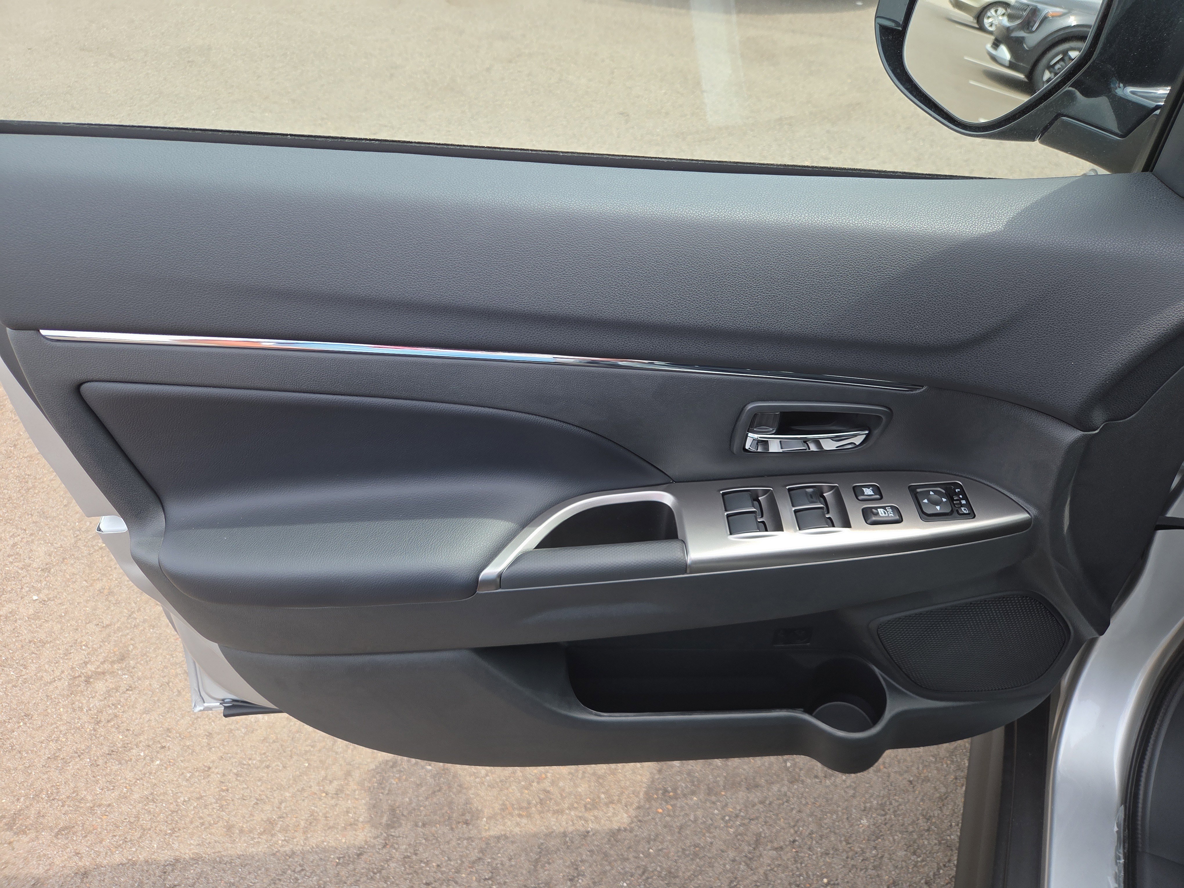 New 2025 Mitsubishi Outlander Sport SE image 5