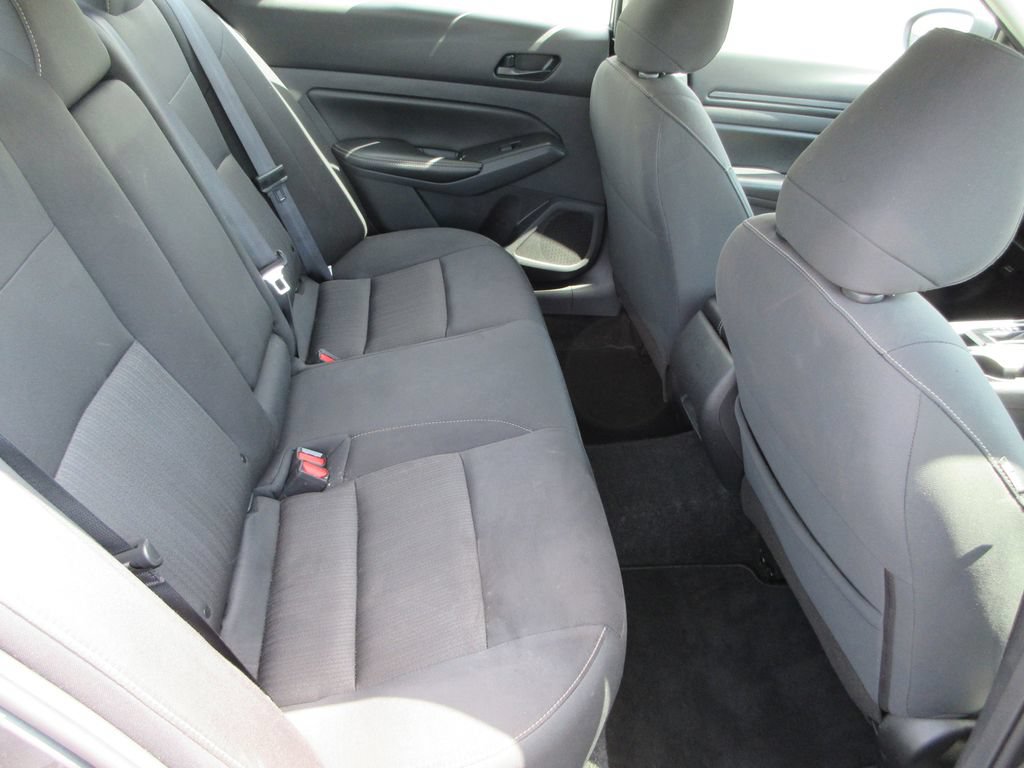Used 2024 Nissan Altima 2.5 SV FWD image 16