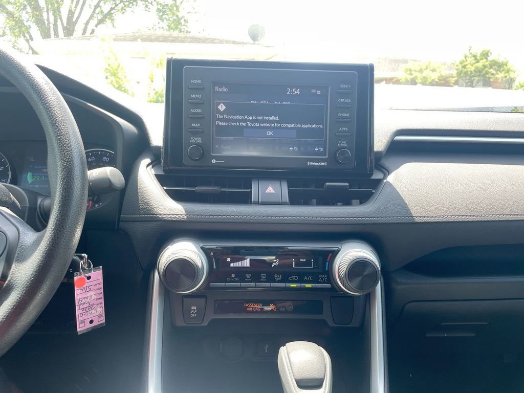 Used 2020 Toyota RAV4 LE FWD image 23