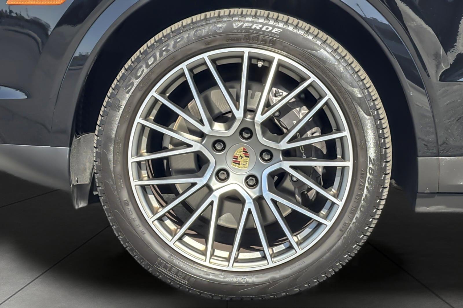 Used 2023 Porsche Cayenne Platinum Edition image 26