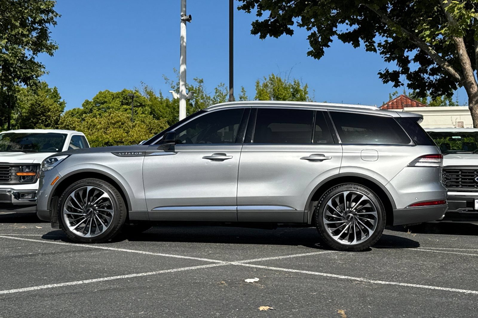 Used 2021 Lincoln Aviator Reserve w/ Equipment Group 202A AWD/4WD image 7