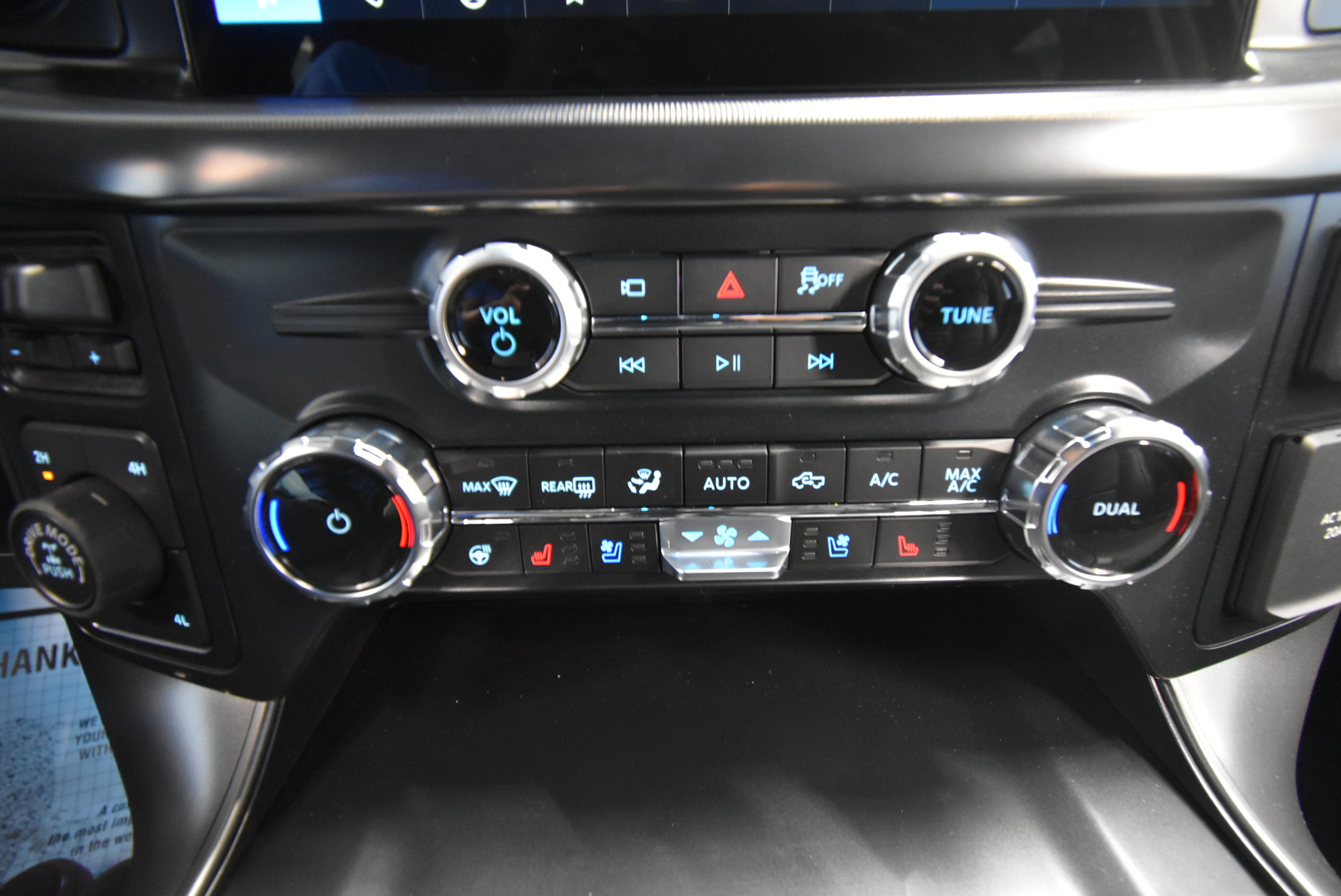 New 2025 Ford F150 Lariat w/ Equipment Group 502A High image 26