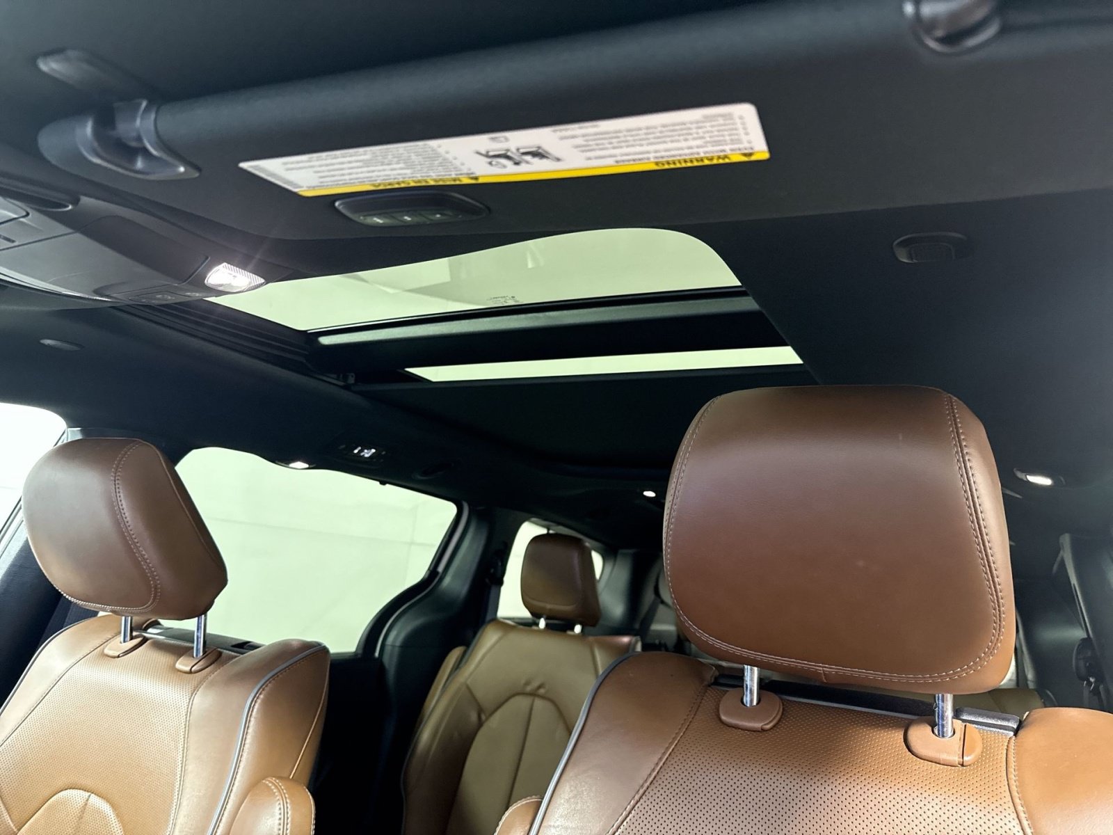 Used 2021 Chrysler Pacifica Limited w/ Uconnect Theater Family Group FWD image 24