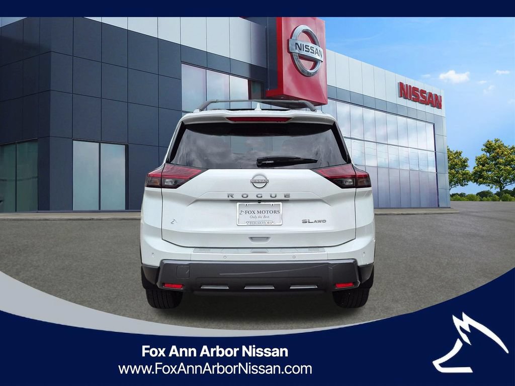 Used 2024 Nissan Rogue SL w/ SL Premium Package AWD/4WD image 4