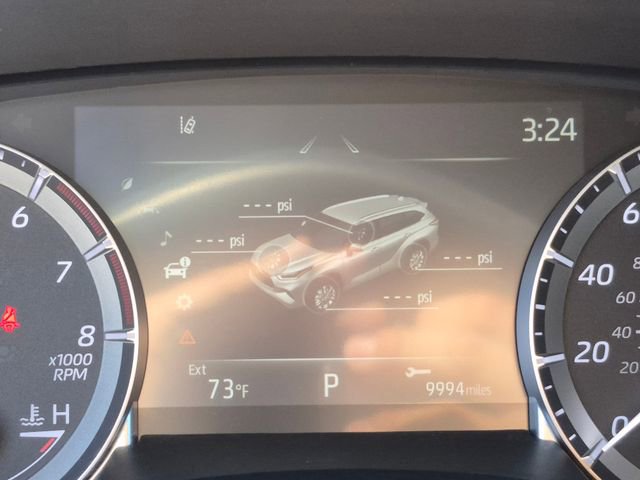 Used 2023 Toyota Highlander XLE image 11