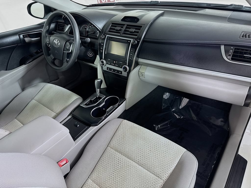 Used 2014 Toyota Camry LE FWD image 28