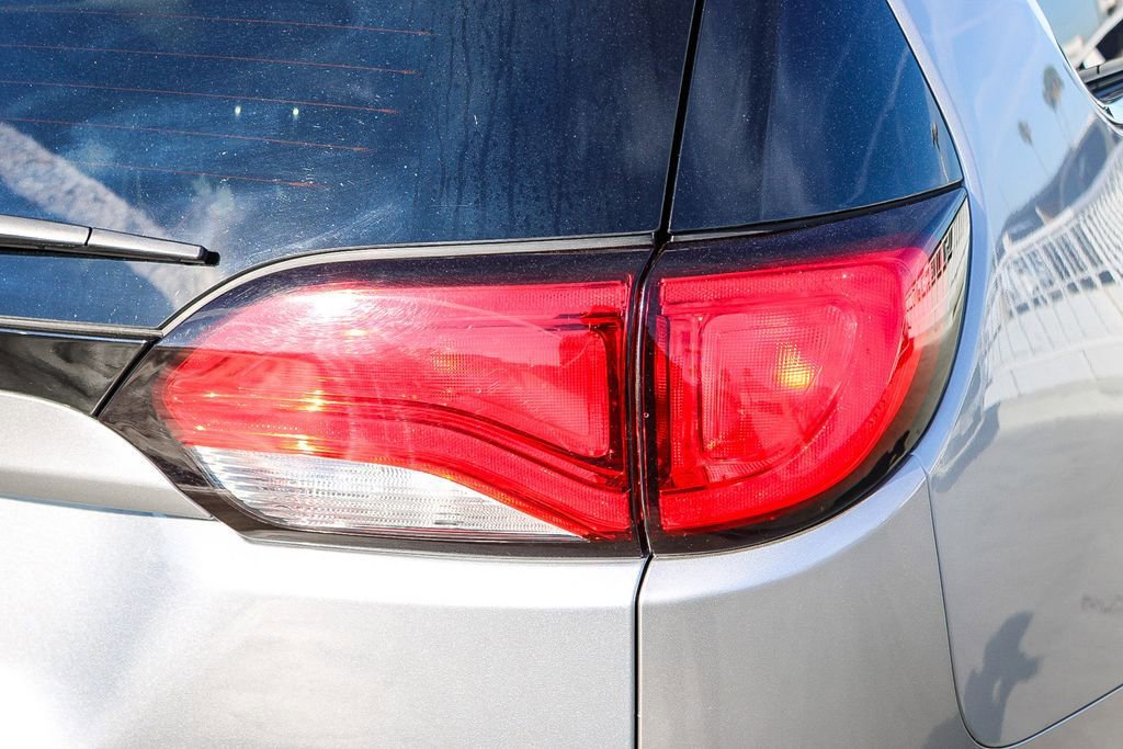 Used 2021 Chrysler Voyager L image 10