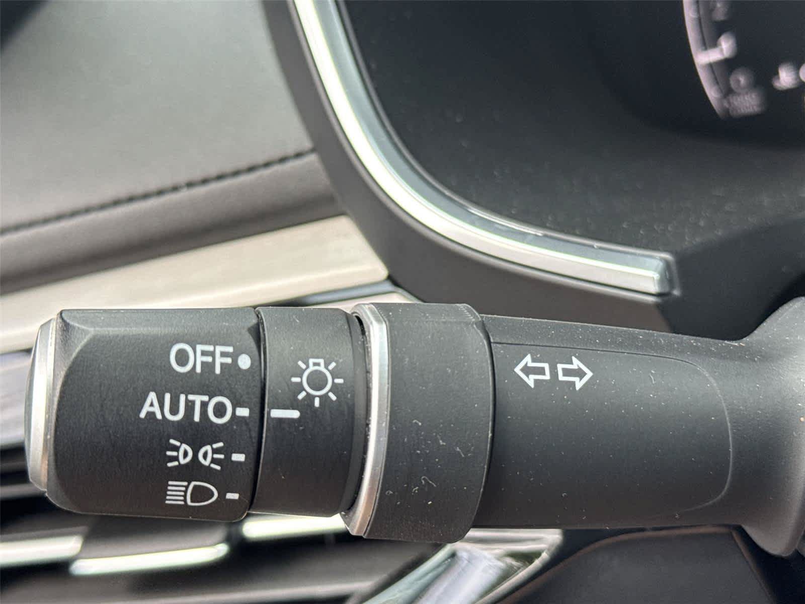 Used 2023 Acura MDX SH-AWD w/ Technology Package image 16