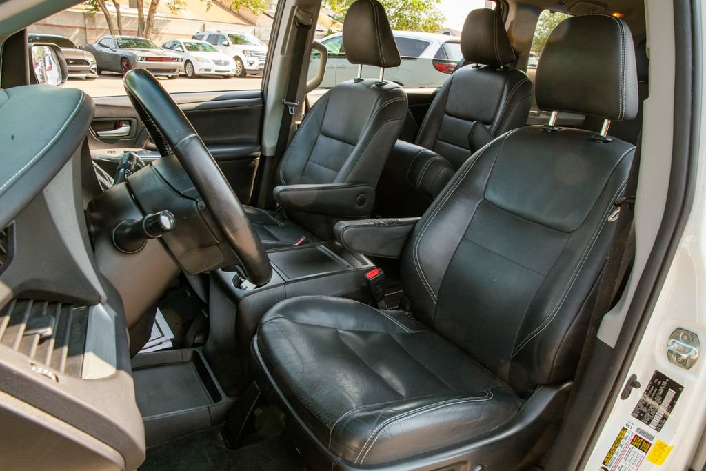 Used 2015 Toyota Sienna SE w/ SE Preferred Package FWD image 14