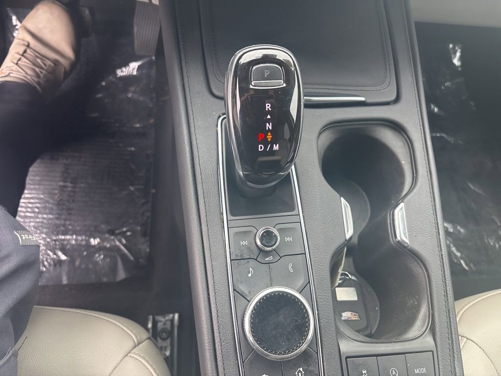 Used 2021 Cadillac XT4 Luxury w/ Cold Weather Package image 12