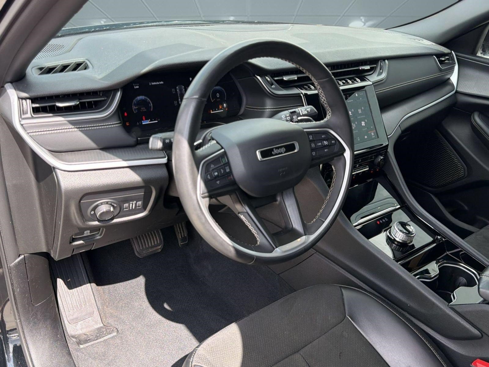 Used 2023 Jeep Grand Cherokee Altitude AWD/4WD image 4