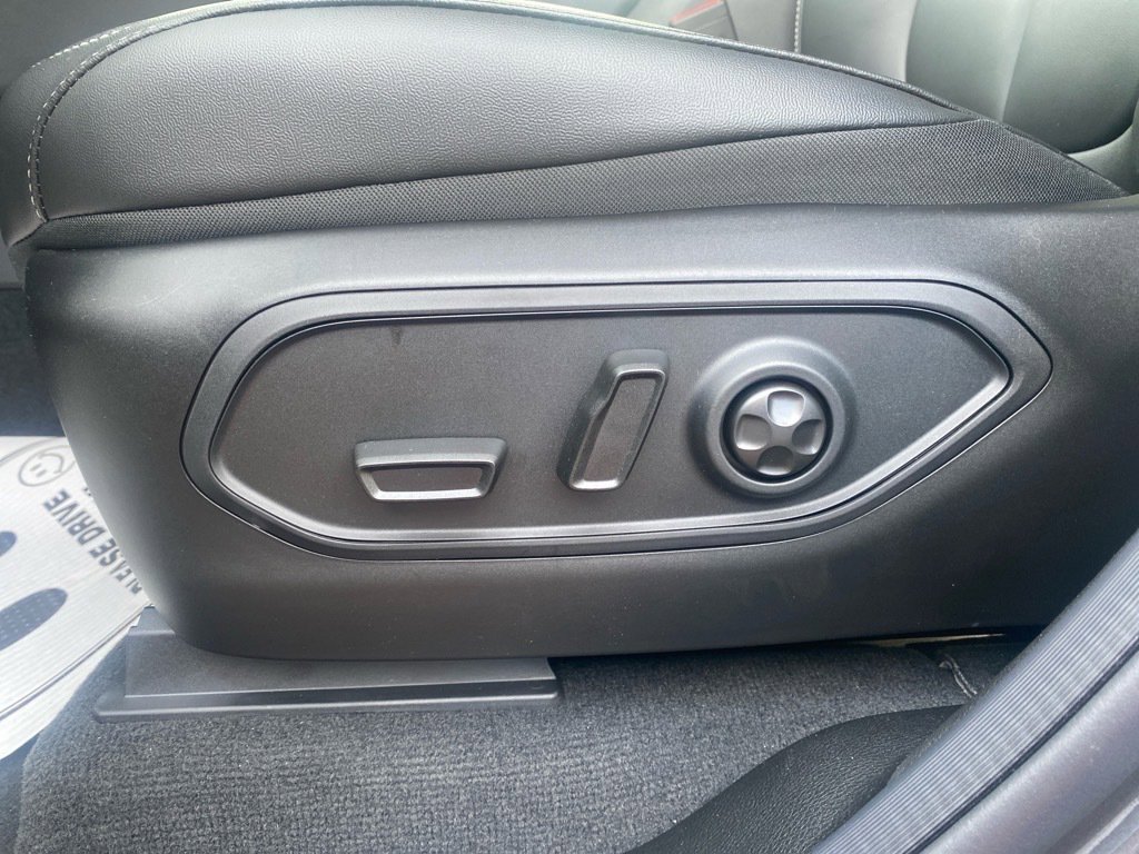 New 2025 Jeep Grand Cherokee Limited w/ Black Appearance Package image 18