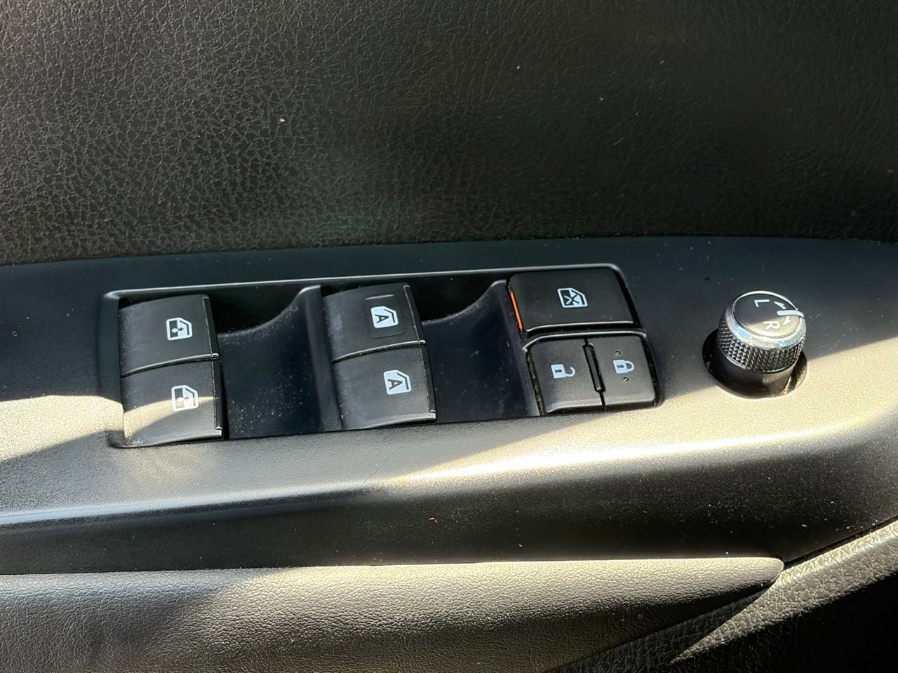 Used 2017 Toyota Highlander SE AWD/4WD image 8