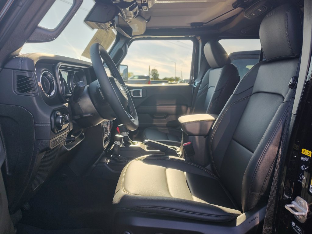 New 2025 Jeep Gladiator Sport w/ Premium Package AWD/4WD image 13