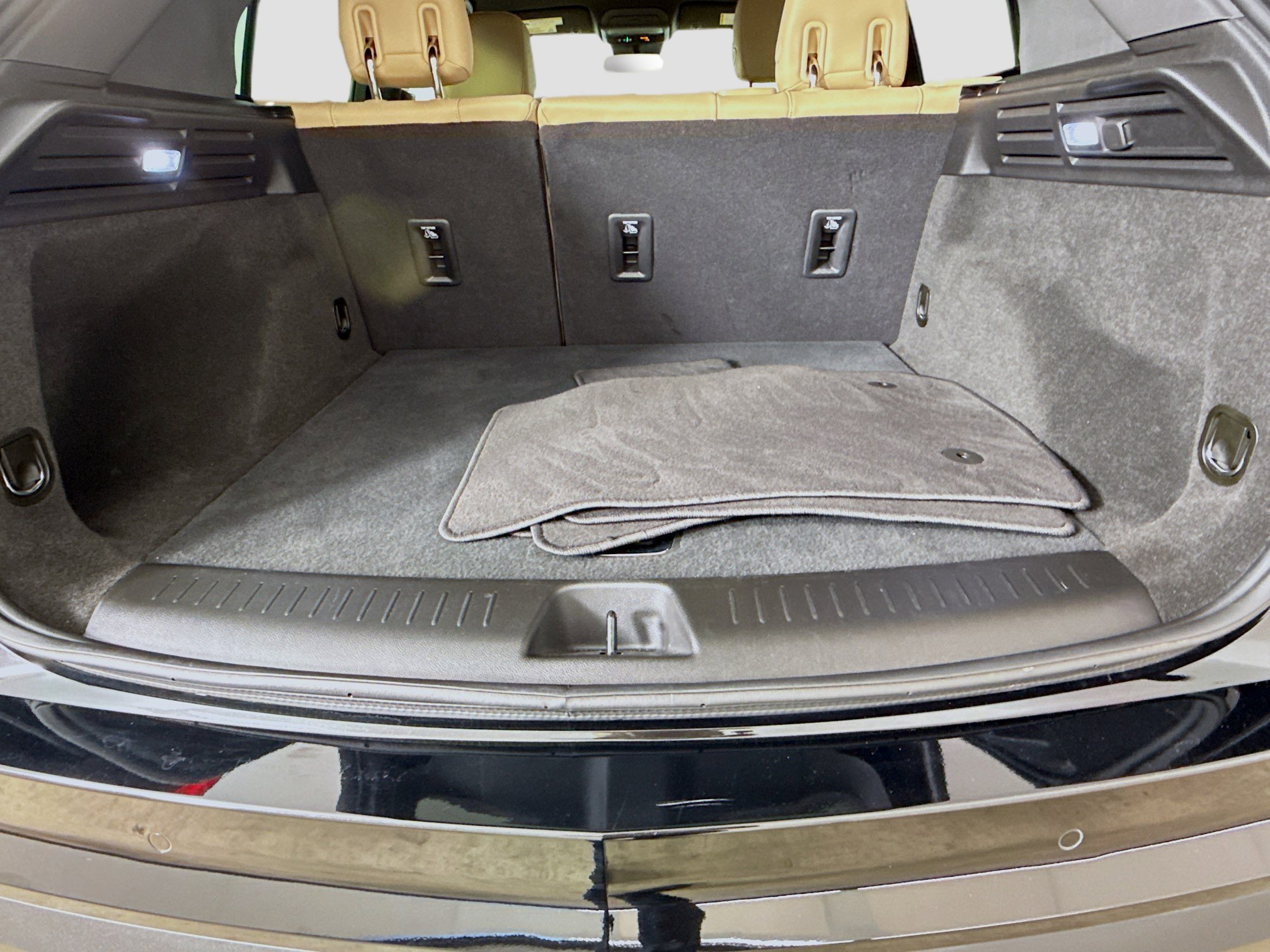 Used 2024 Cadillac XT4 Luxury w/ Cold Weather Package image 27