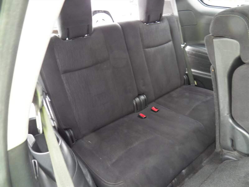 Used 2013 Nissan Pathfinder SV AWD/4WD image 10
