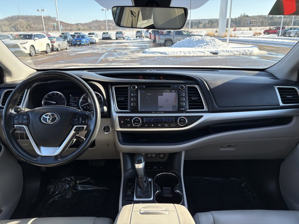 Used 2017 Toyota Highlander XLE image 16