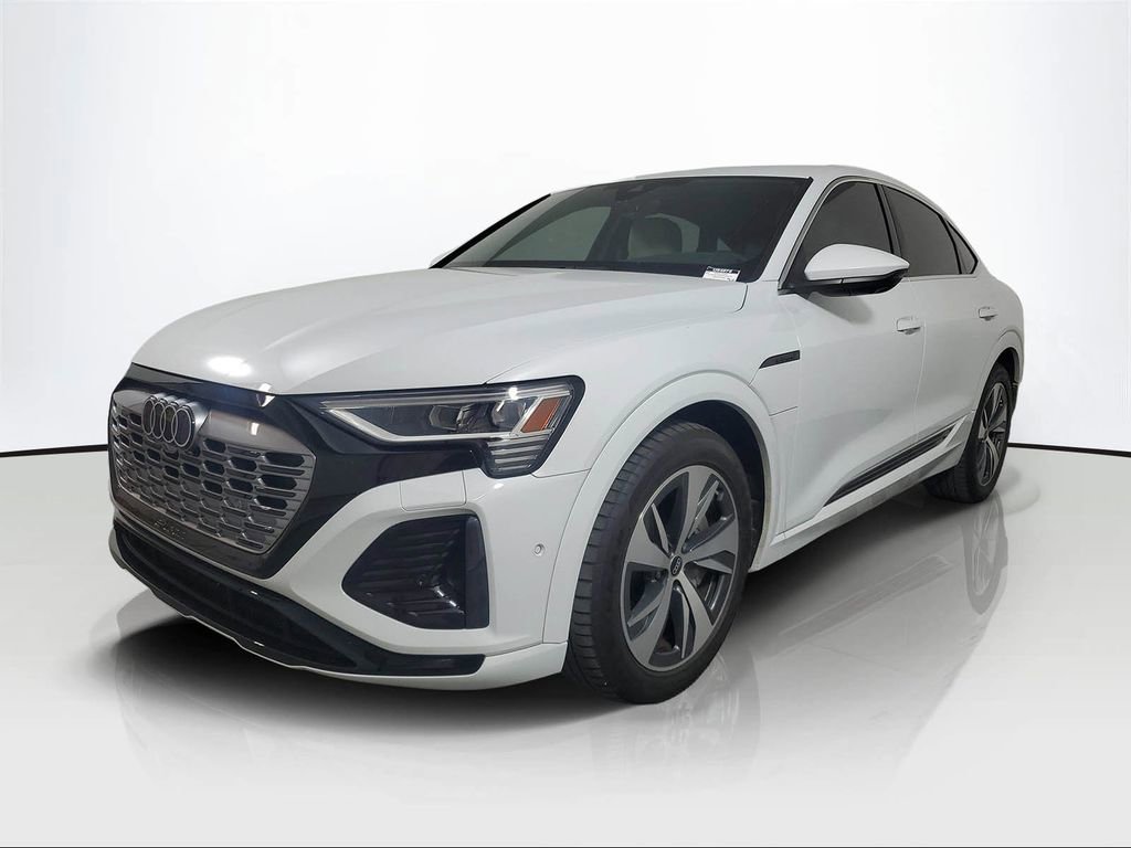Used 2024 Audi Q8 e-tron Premium Plus w/ Premium Plus Package image 3