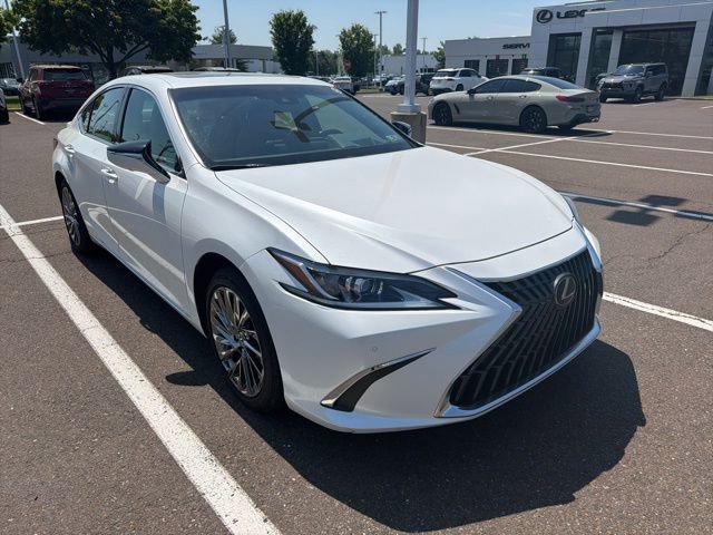 Used 2025 Lexus ES 300h w/ Technology Package FWD image 3