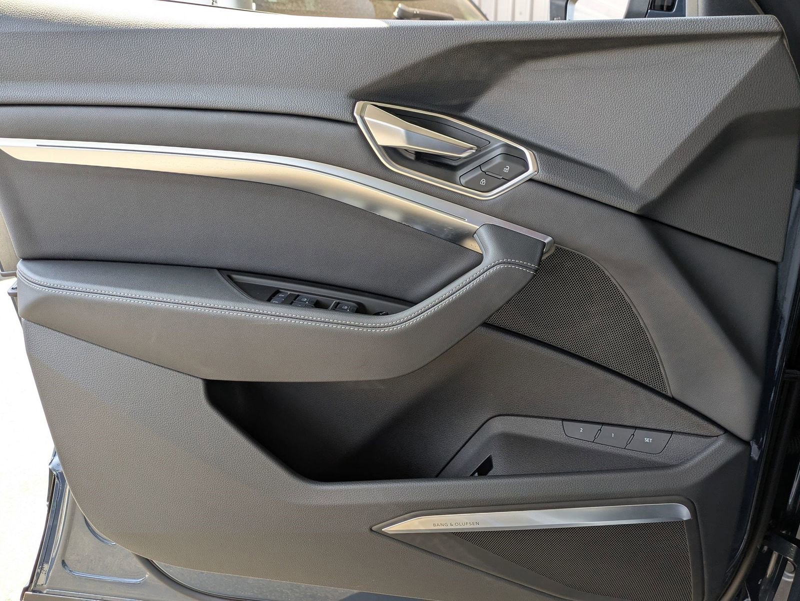 Used 2024 Audi Q8 e-tron Premium Plus w/ Premium Plus Package AWD/4WD image 16