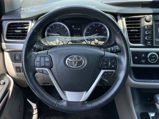 Used 2017 Toyota Highlander Limited FWD image 11