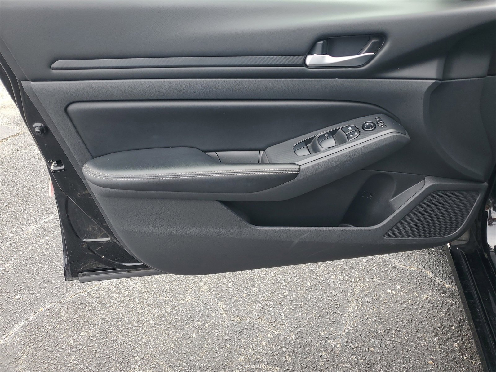 Used 2024 Nissan Altima 2.5 SV image 8