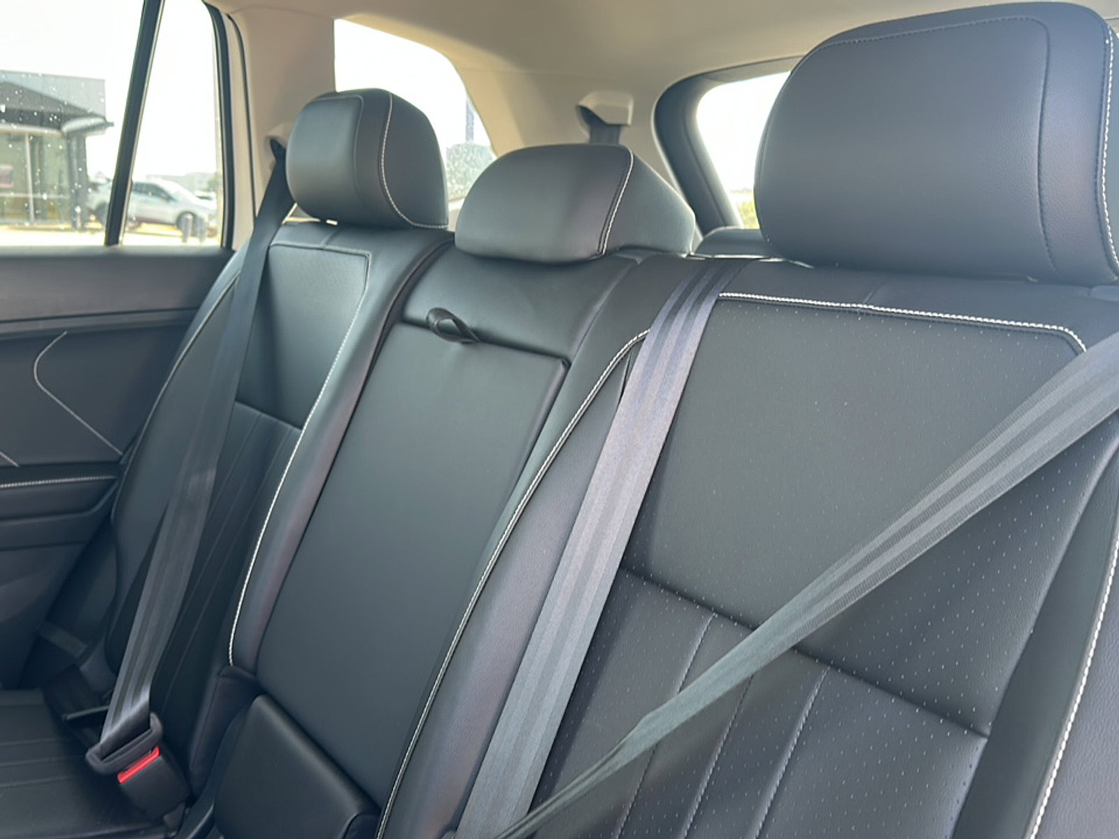 Used 2024 Volkswagen Tiguan SE w/ Panoramic Sunroof Package image 19