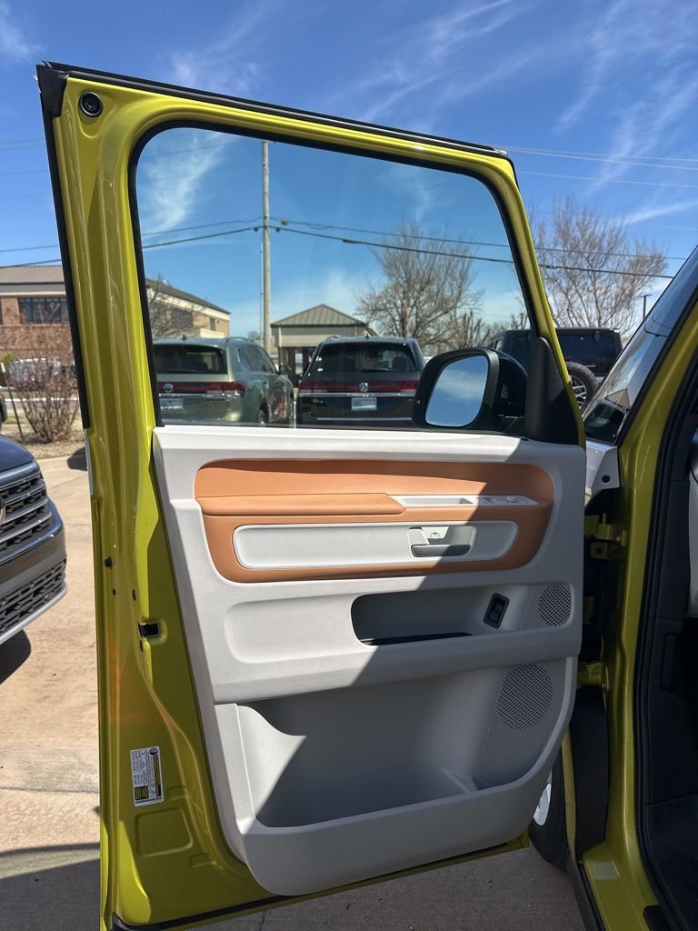New 2025 Volkswagen ID. Buzz 1st Edition image 9