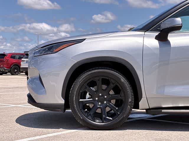 Used 2022 Toyota Highlander L FWD image 14