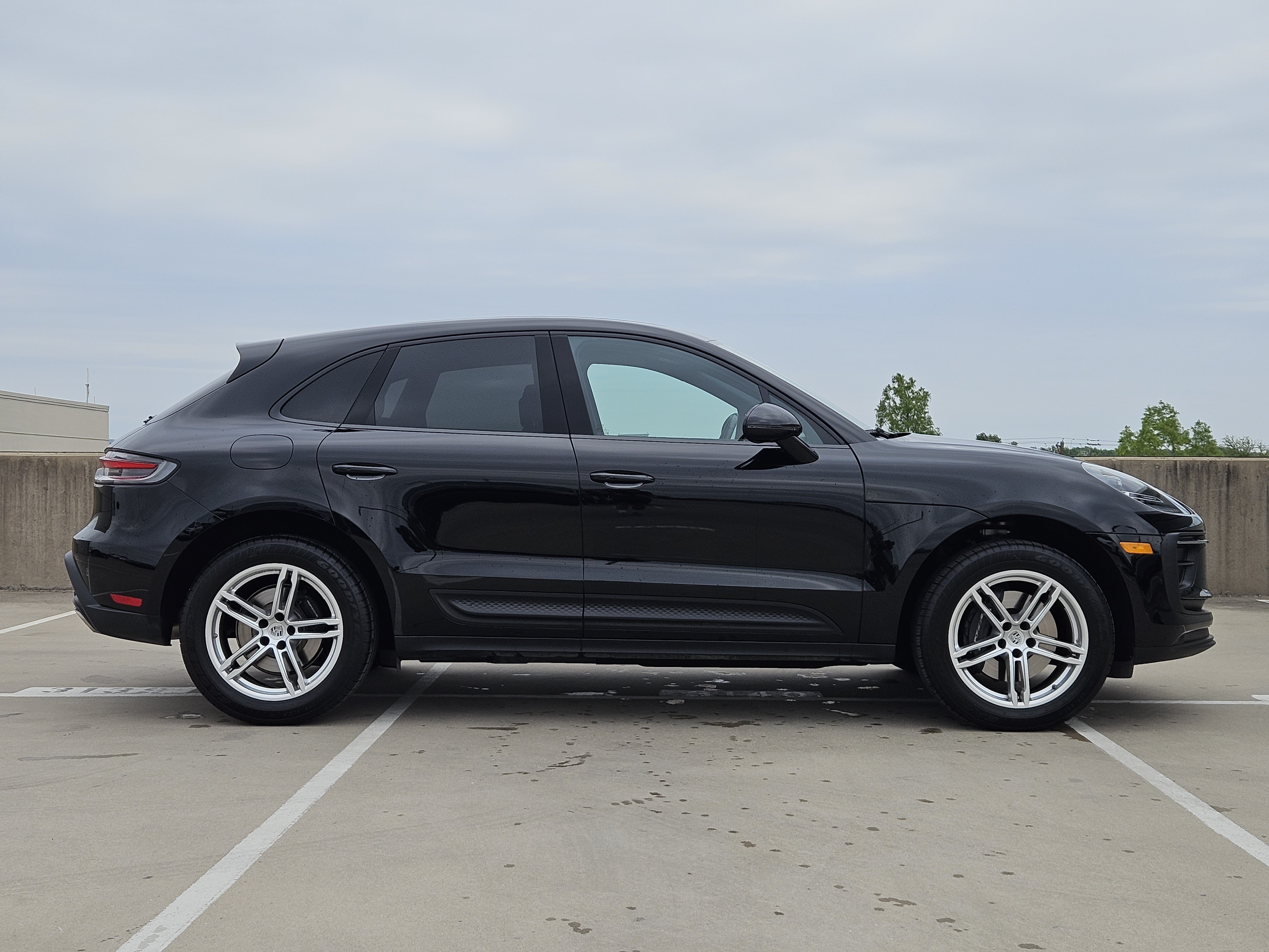 Certified 2026 Porsche Macan AWD/4WD image 9
