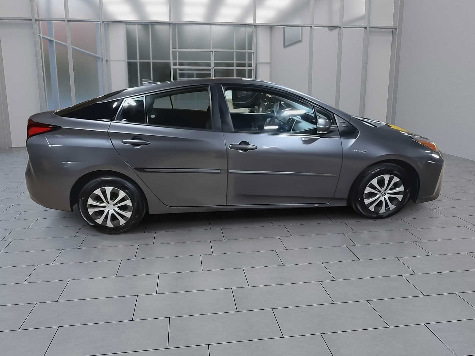 Used 2022 Toyota Prius LE AWD/4WD image 9