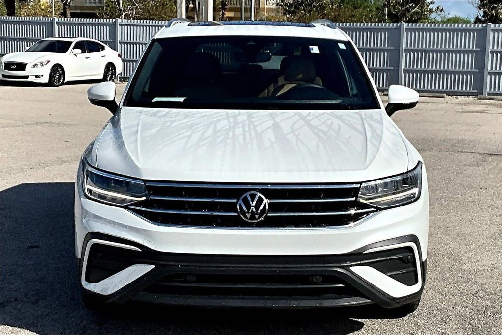 Certified 2023 Volkswagen Tiguan SE w/ Panoramic Sunroof Package image 10