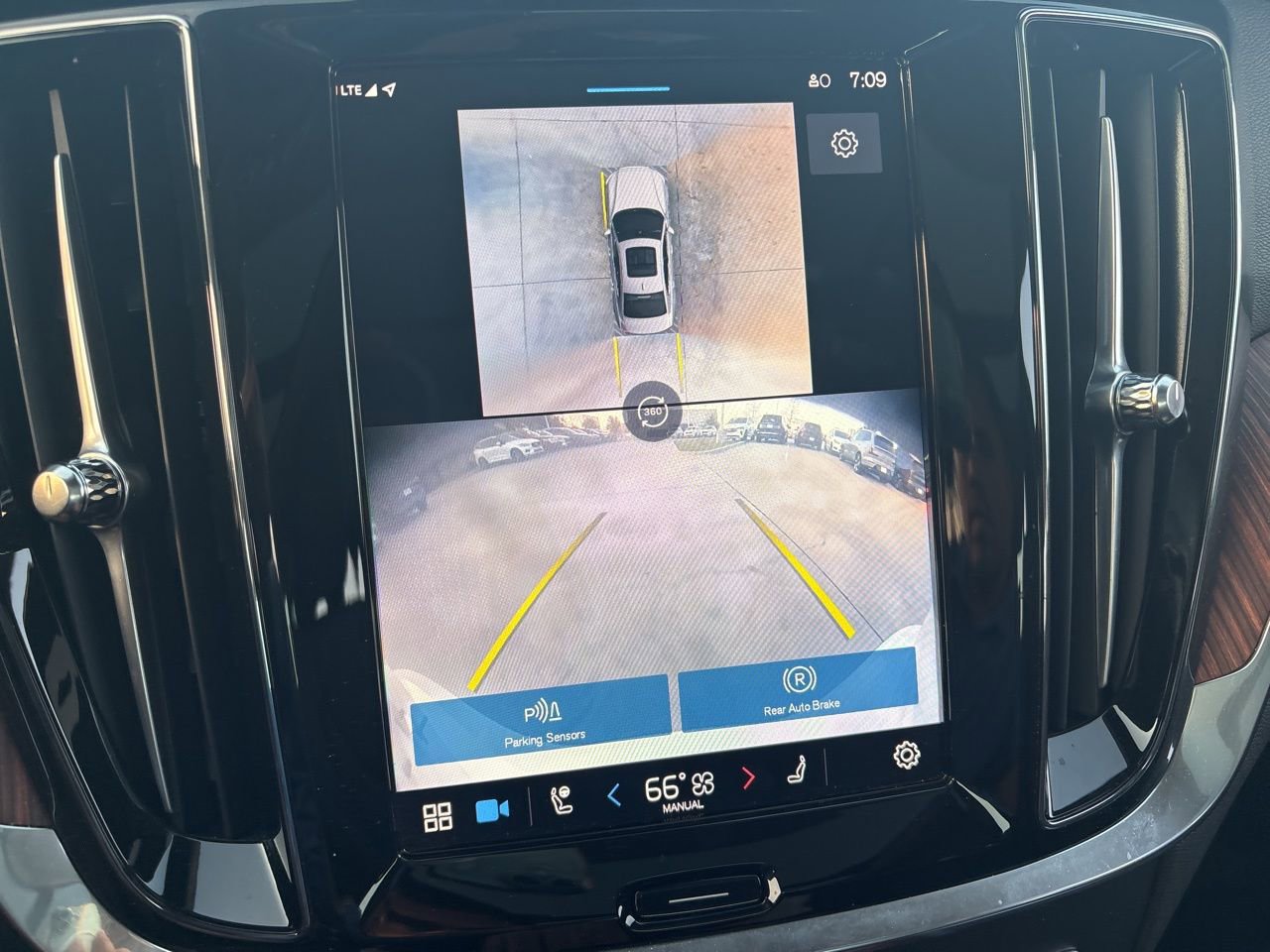 Used 2025 Volvo S60 B5 Plus image 21