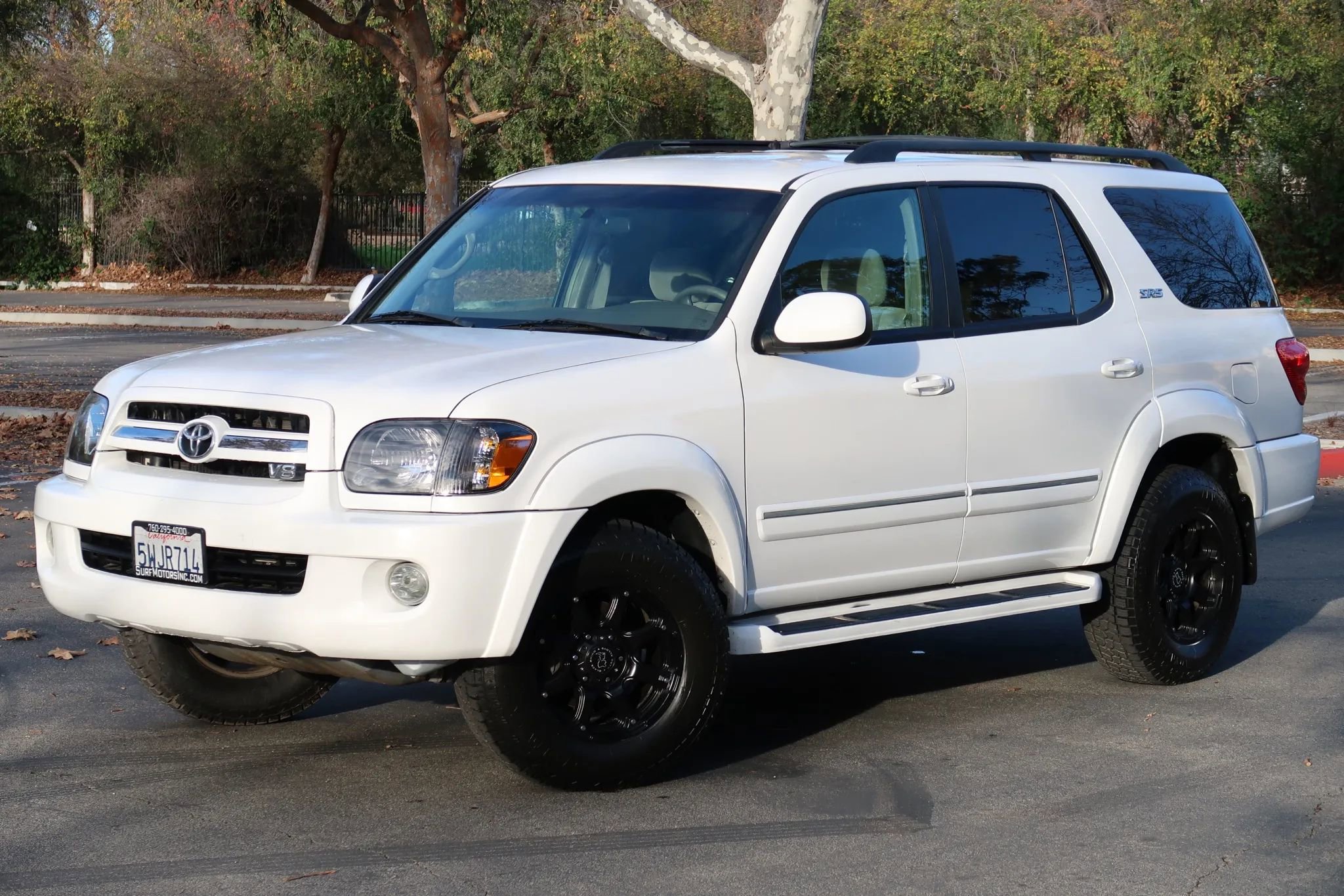 Used 2006 Toyota Sequoia SR5 RWD image 2