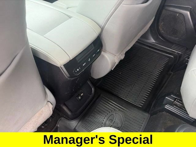 Used 2020 Toyota Highlander XLE AWD/4WD image 35