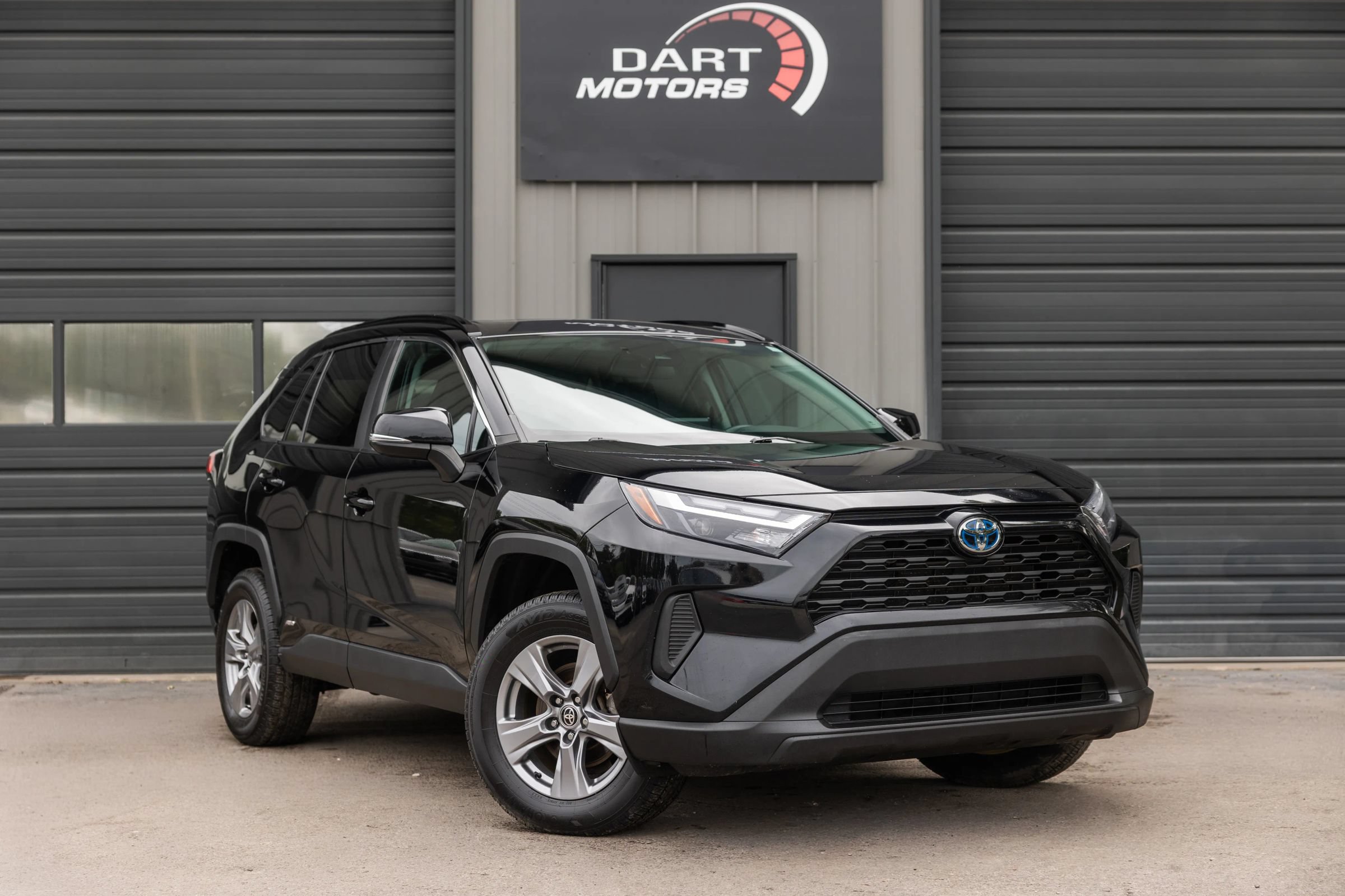 Used 2022 Toyota RAV4 XLE w/ Convenience Package AWD/4WD image 3