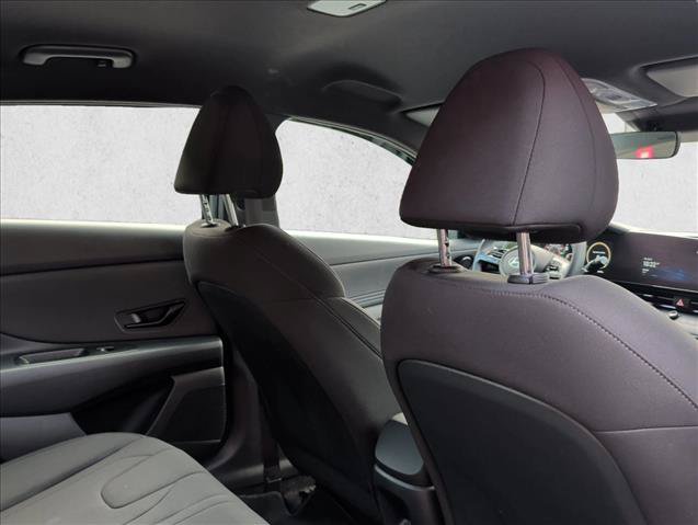 Used 2025 Hyundai Elantra SEL FWD image 23