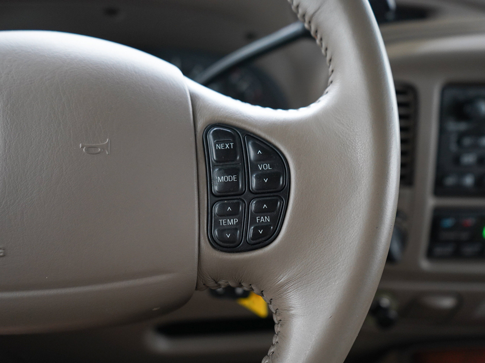 Used 2002 Lincoln Navigator 4WD image 28
