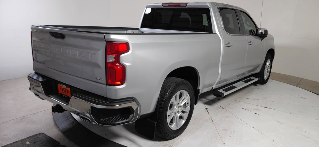 Used 2022 Chevrolet Silverado 1500 LTZ w/ Z71 Off-Road Package AWD/4WD image 5