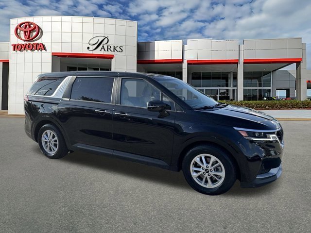 Used 2024 Kia Carnival LX image 1